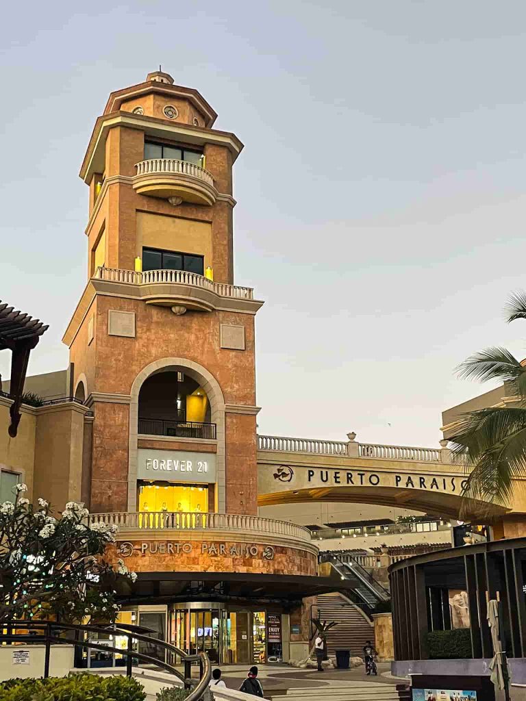 A shopping mall at the marina of Cabo San Lucas