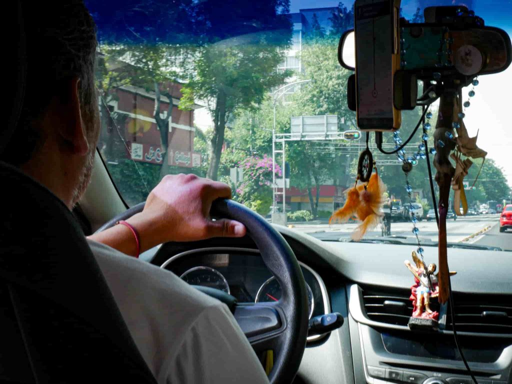 Uber driver driving his ar in CDMX